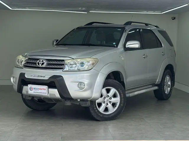 Carro Toyota Hilux SW4 2010 SR 4x2 2.7 VVT-i