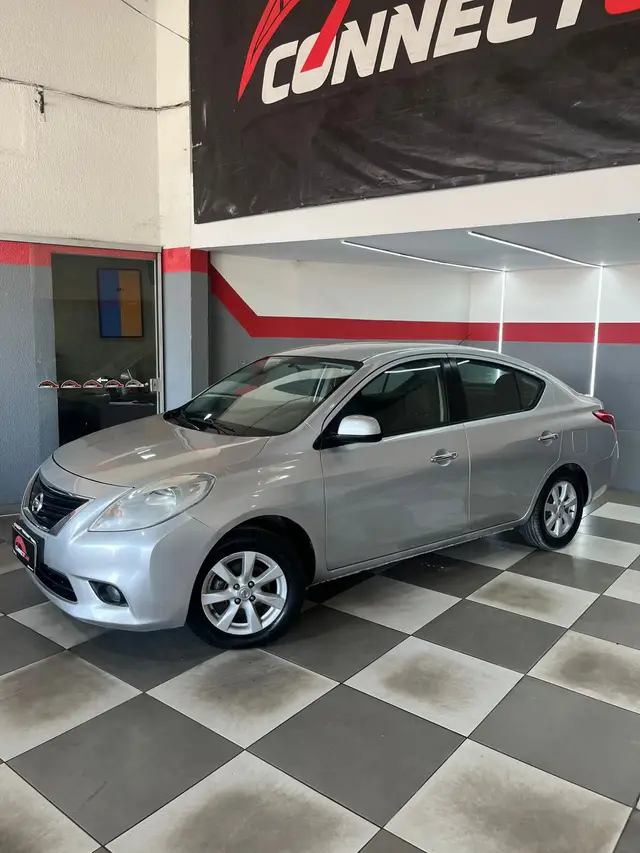 Carro Nissan Versa 2013 1.6 16V SL (Flex)