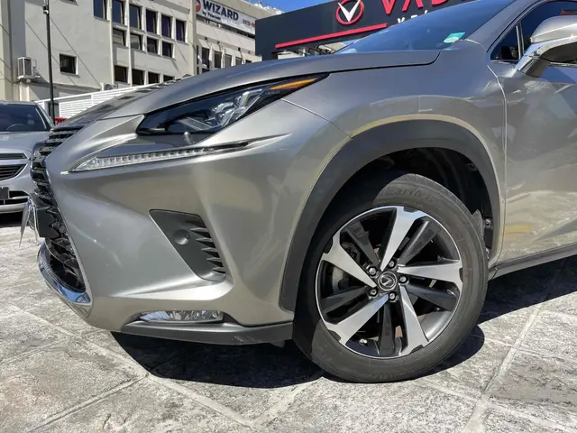 Carro Lexus NX 300 2020 2.5 300H Luxury Auto 4WD