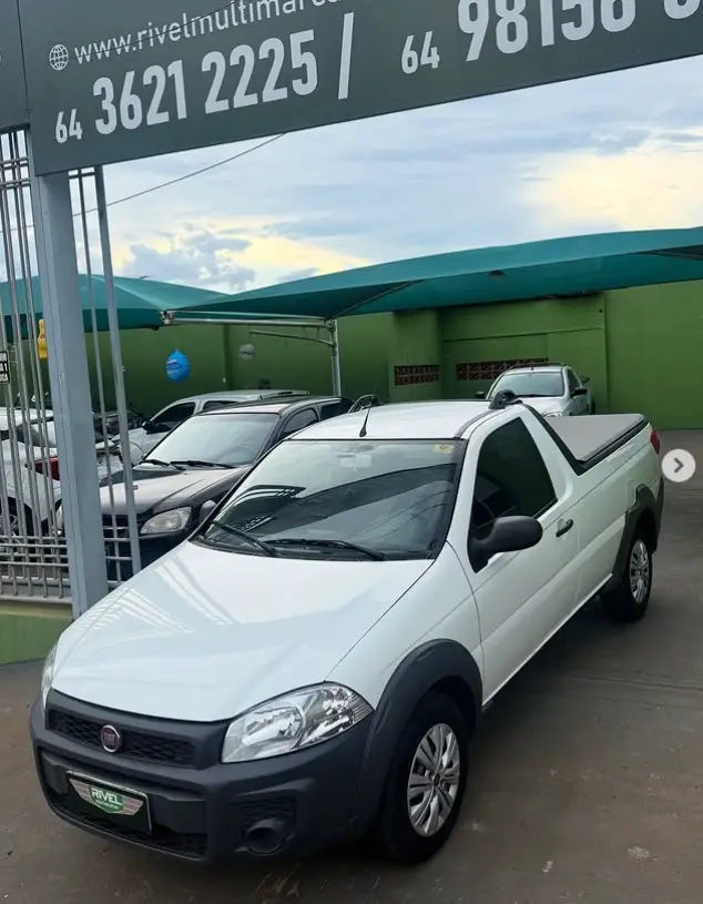 Carro Fiat Strada 2016 Working Celeb.1.4 Fire Flex 8V CS