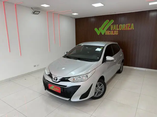 Carro Toyota Yaris 2022 1.5 XL Plus Connect CVT (Flex)