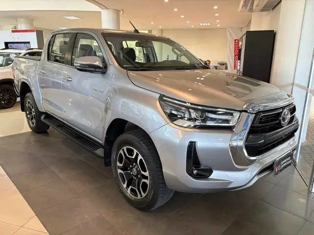 Carro Toyota Hilux Cabine Dupla 2023 SRX 4x4 2.8 Diesel