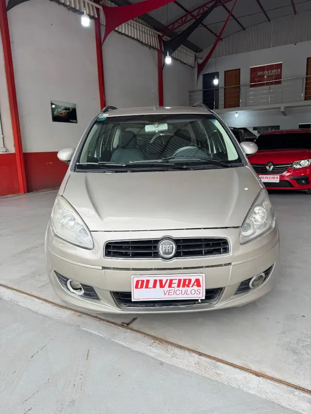 Carro Fiat Idea 2012 Attractive 1.4 8V (Flex)