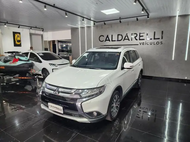 Carro Mitsubishi Outlander 2017 2.2 DI-D Mid 4WD