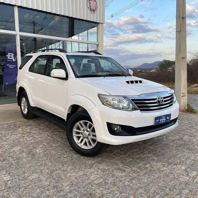 Carro Toyota Hilux SW4 2014 3.0 TDI 4x4 SRV 5L
