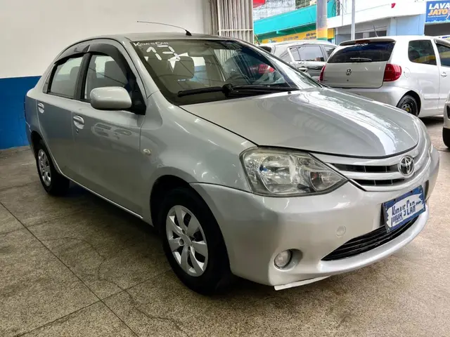 Carro Toyota Etios Sedan 2013 XS 1.5 (Flex)