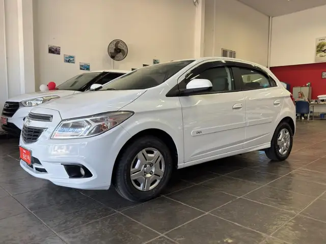 Carro Chevrolet Onix 2015 1.0 LT SPE/4