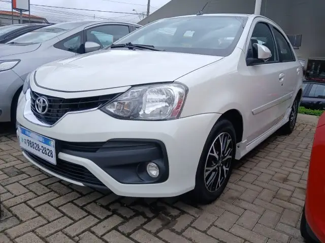 Carro Toyota Etios Sedan 2018 Platinum 1.5 (Aut) (Flex)