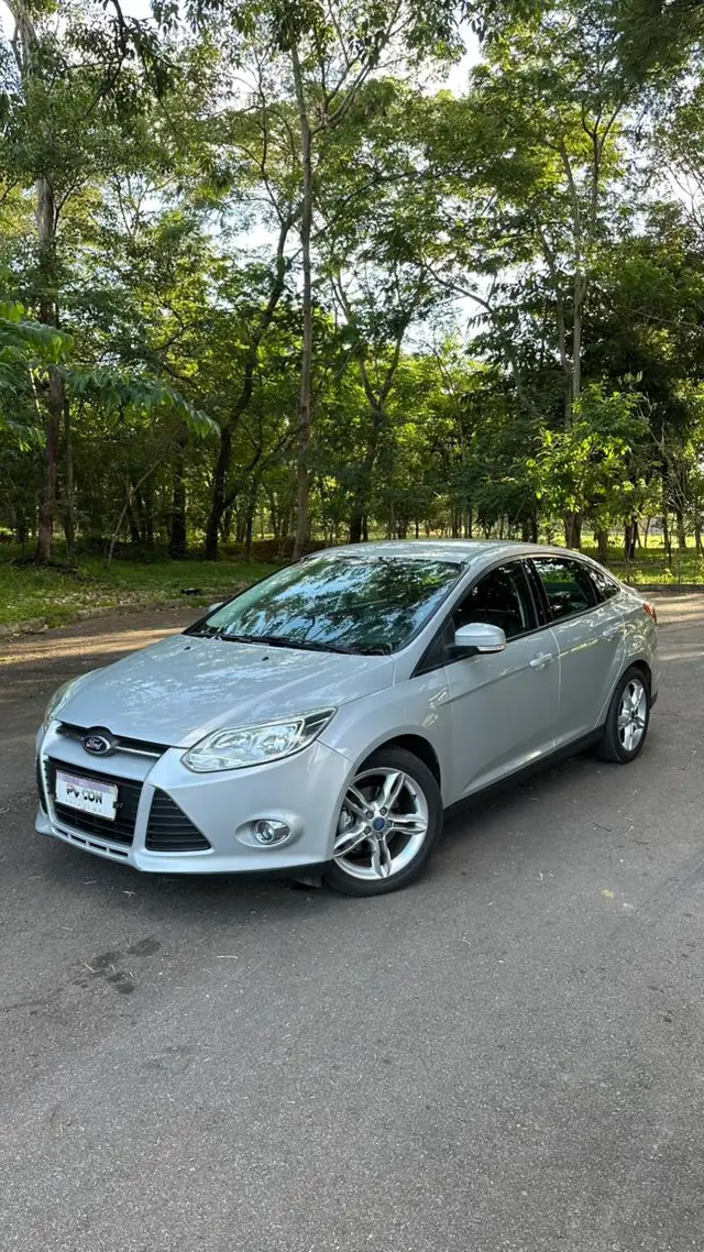 Carro Ford Focus Hatch 2015 SE Plus 2.0 16V PowerShift