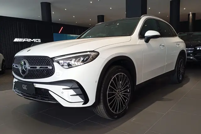 Carro Mercedes-Benz GLC 300  2026 2.0 MHEV 4MATIC AMG LINE