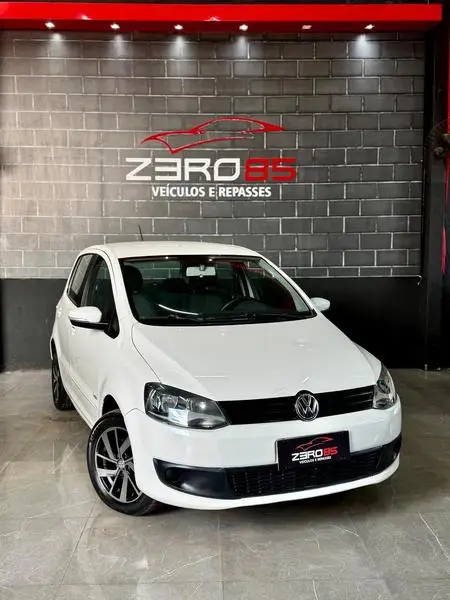 Carro Volkswagen Fox 2014 1.0 TEC (Flex) 4p