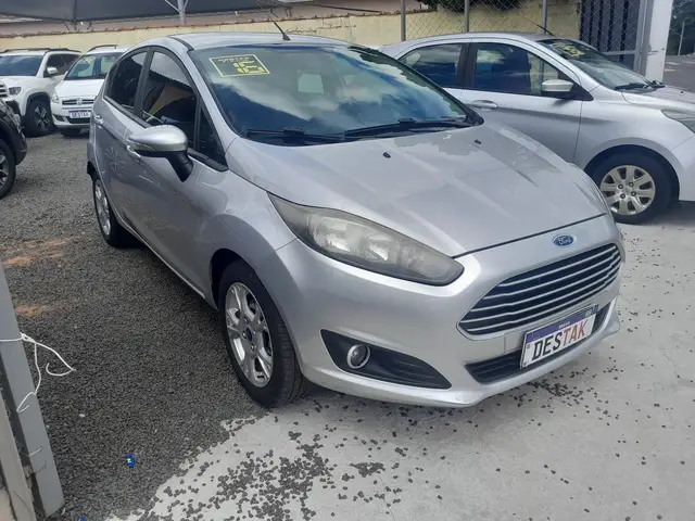 Carro Ford Fiesta Hatch 2016 SE Plus 1.6 RoCam (Flex)
