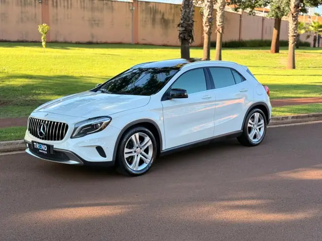 Carro Mercedes-Benz GLA 250  2015 GLA 250 Vision