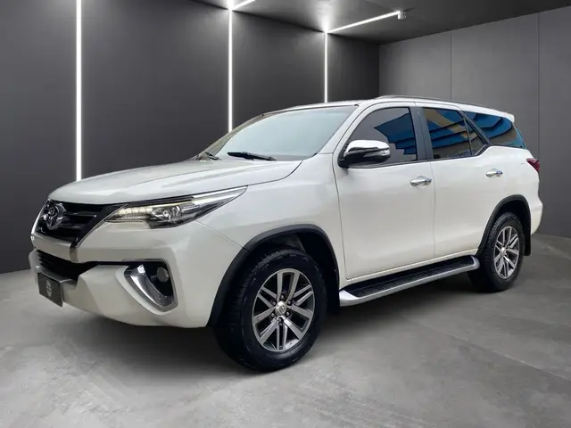 Carro Toyota Hilux Cabine Dupla 2017 Hilux 2.8 TDI SRX CD 4x4 (Aut)