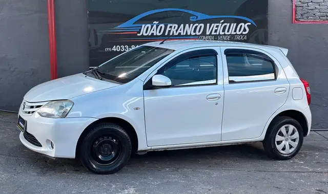 Carro Toyota Etios 2015 X 1.3 (Flex)
