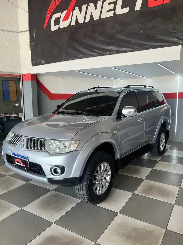Carro Mitsubishi Pajero Dakar 2010 3.2 16V (aut.)