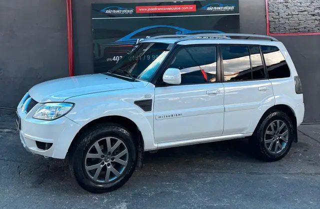 Carro Mitsubishi Pajero TR4 2014 2.0 16V 4x2 (Flex)