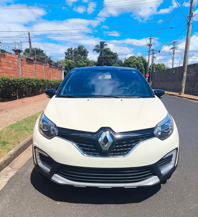 Carro Renault Captur 2018 Life 1.6 CVT (Flex) (PCD)