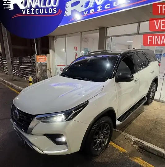 Carro Toyota SW4 2022 SRX 2.8 turbodiesel 7L 4x4 (Aut)