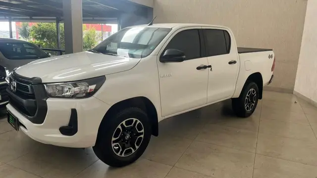 Carro Toyota Hilux Cabine Dupla 2024 STD Power Pack 4x4 2.8 Diesel