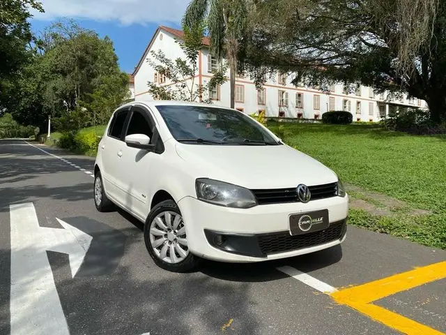 Carro Volkswagen Fox 2014 1.0 TEC (Flex) 4p