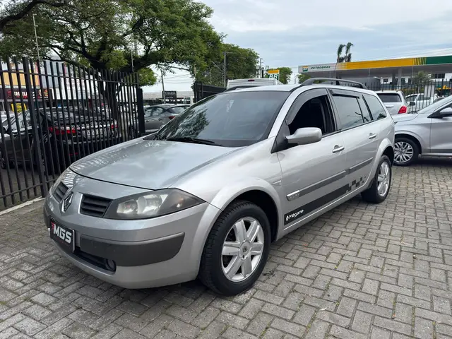 Carro Renault Megane Grand Tour 2009 Mégane Grand Tour Dynamique 2.0 16V (aut)