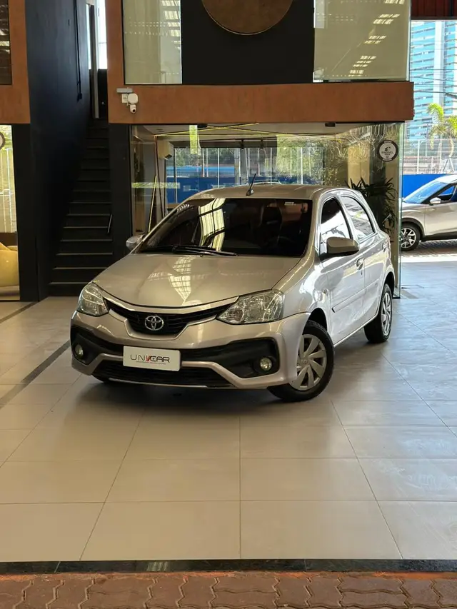 Carro Toyota Etios 2018 XS 1.5 (Flex)