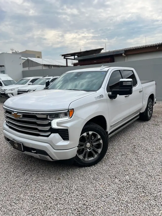 Carro Chevrolet Silverado 2024 High Country 5.3