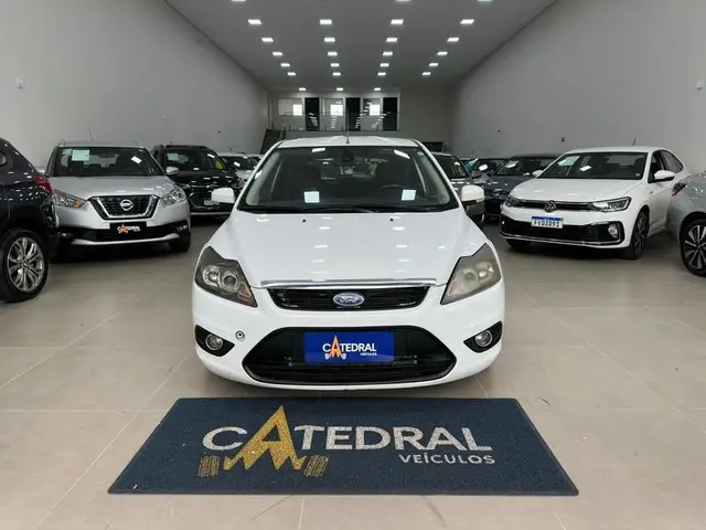 Carro Ford Focus Hatch 2012 2.0 16V Flex
