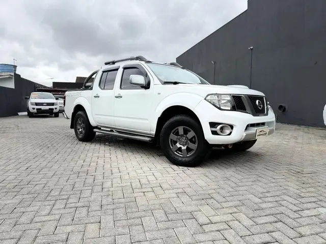 Carro Nissan Frontier 2013 2.5 TD CD 4x2 SV Attack