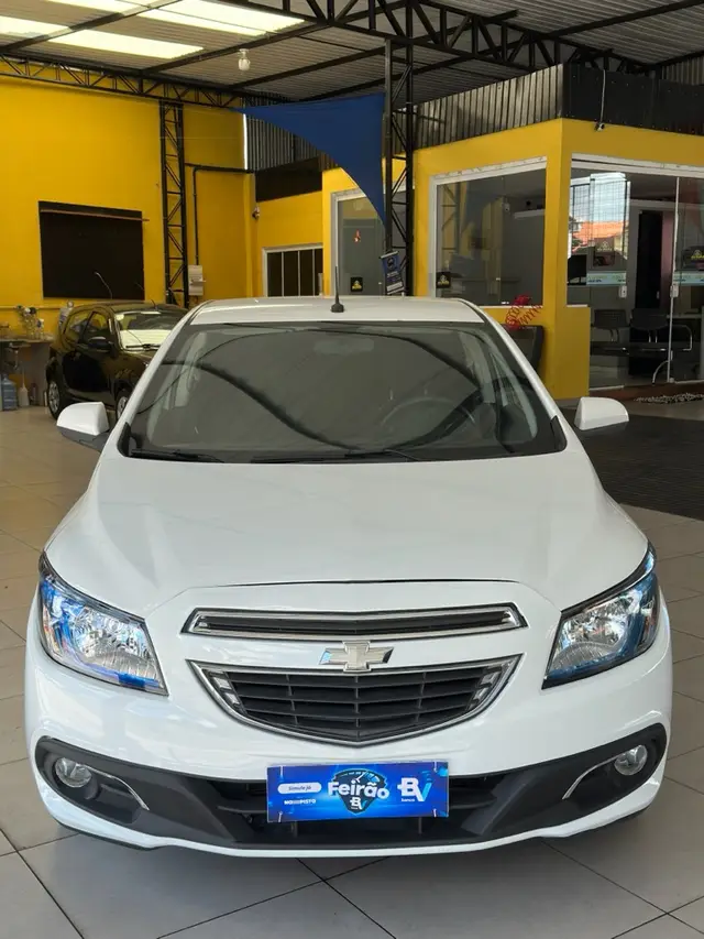 Carro Chevrolet Onix 2014 HATCH LTZ 1.4 8V FlexPower 5p Mec.