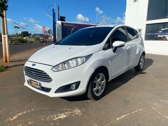Carro Ford New Fiesta Sedan 2015 1.6 SE (Flex)