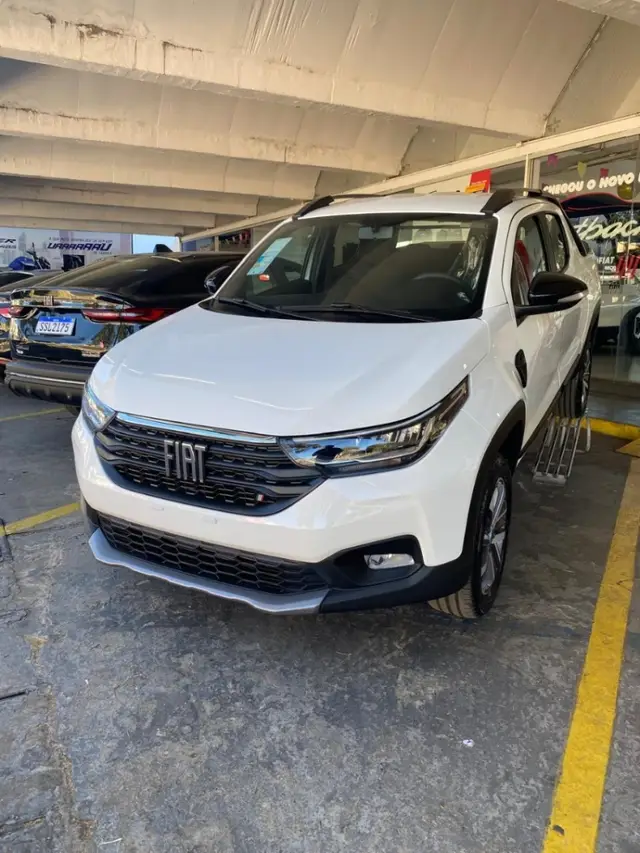 Carro Fiat Strada 2026 Volcano CD 1.3 MT