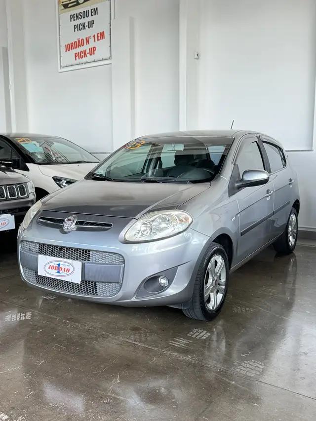 Carro Fiat Palio 2013 Attractive 1.4 8V (Flex)