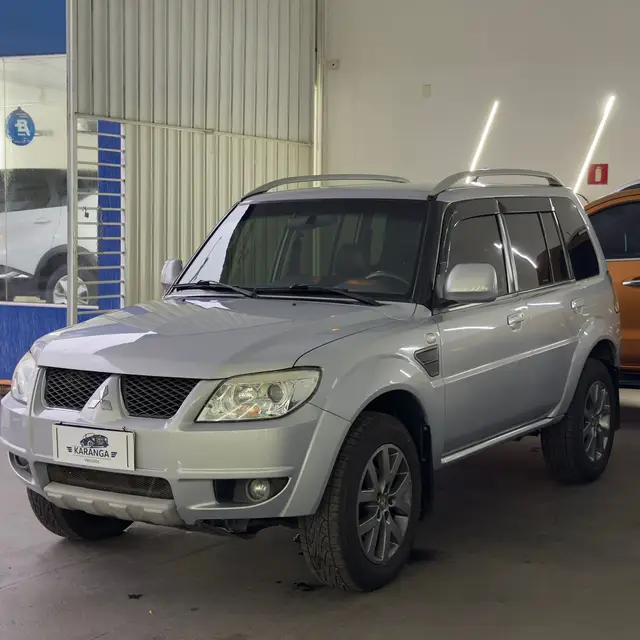 Carro Mitsubishi Pajero TR4 2013 2.0 16V 4x2 (Flex)