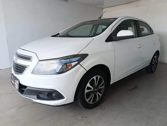 Carro Chevrolet Onix 2014 HATCH LTZ 1.4 8V FlexPower 5p Mec.