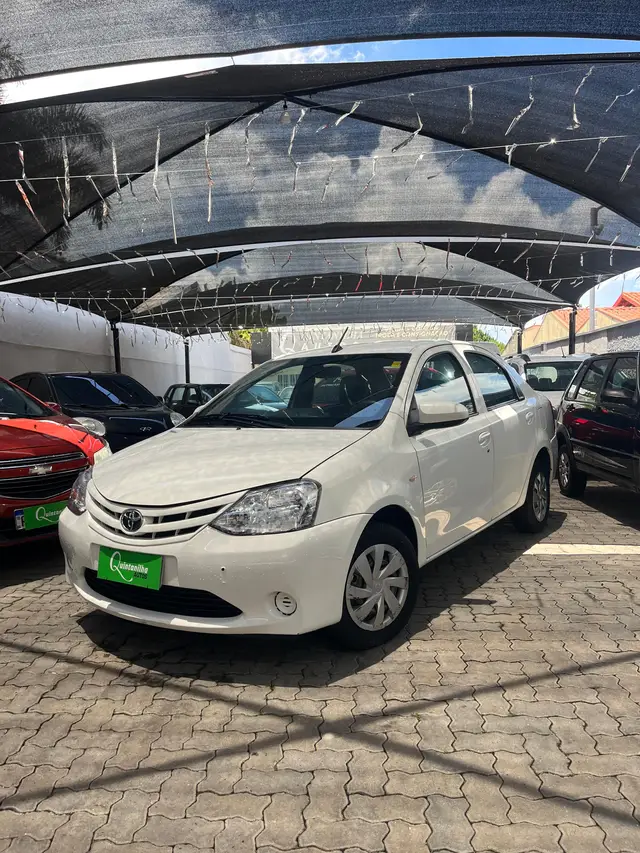 Carro Toyota Etios Sedan 2017 X 1.5 (Flex)