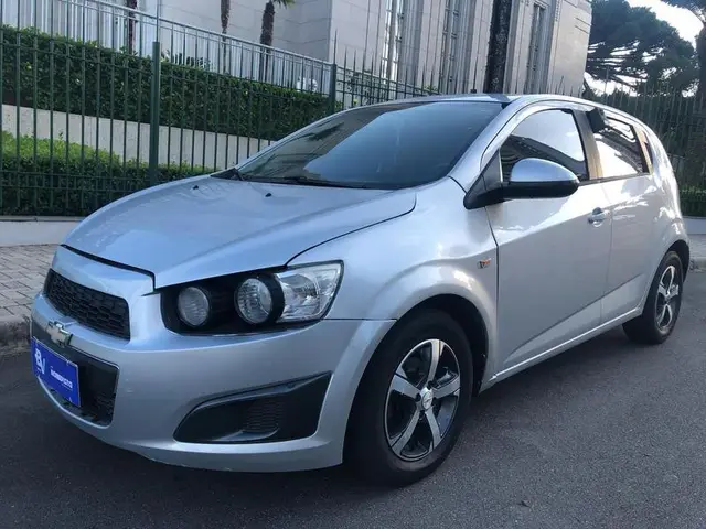 Carro Chevrolet Sonic 2014 Hatch LT 1.6
