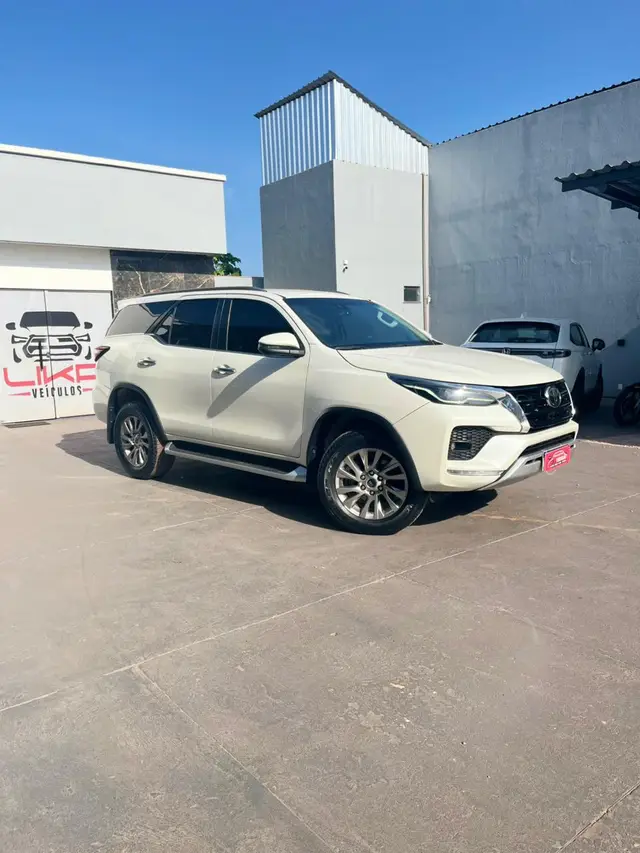 Carro Toyota SW4 2021 SRX 2.8 turbodiesel 7L 4x4 (Aut)