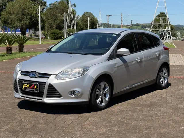 Carro Ford Focus Sedan 2015 1.6 16V Flex 4p Aut.