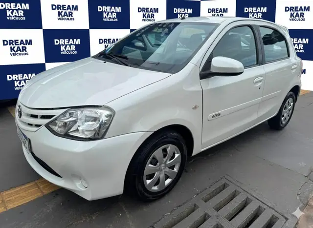 Carro Toyota Etios 2015 XS 1.5 (Flex)