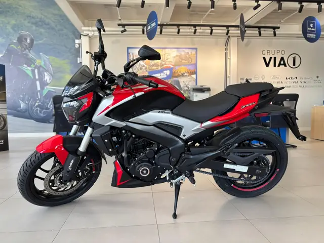 Moto Bajaj Dominar 250 2025 250