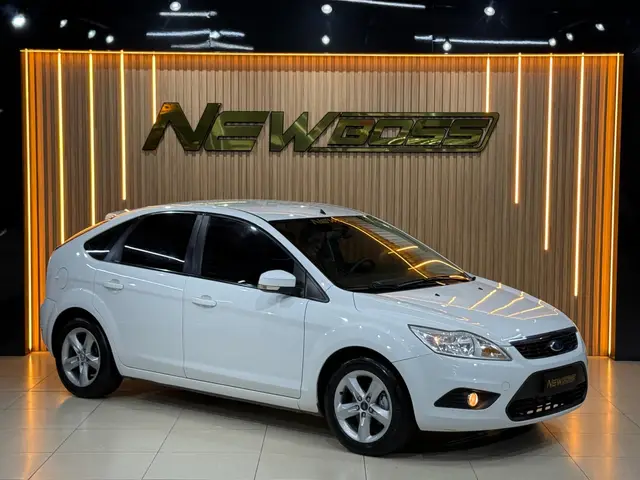 Carro Ford Focus Hatch 2012 2.0 16V Flex