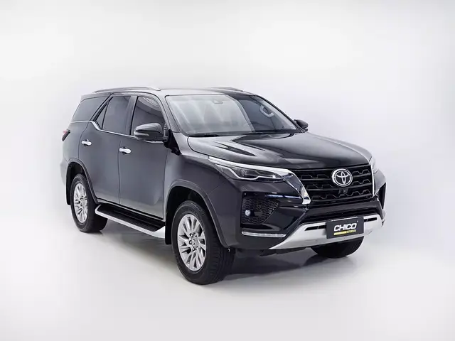 Carro Toyota Hilux Cabine Dupla 2023 SR 4x4 2.8 Diesel