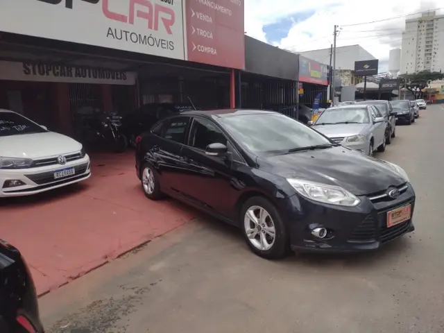 Carro Ford Focus Hatch 2015 SE Plus 2.0 16V PowerShift