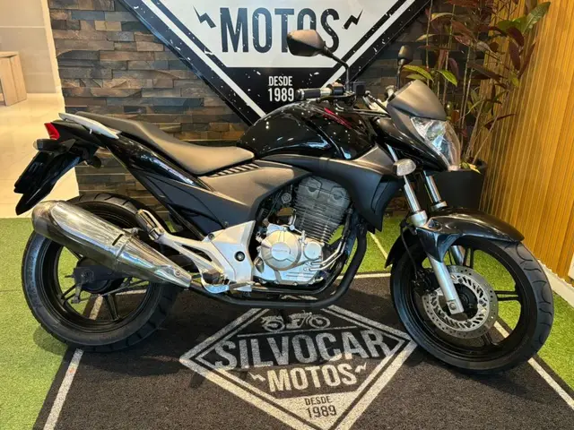 Moto Honda CB 300R 2011 Standard