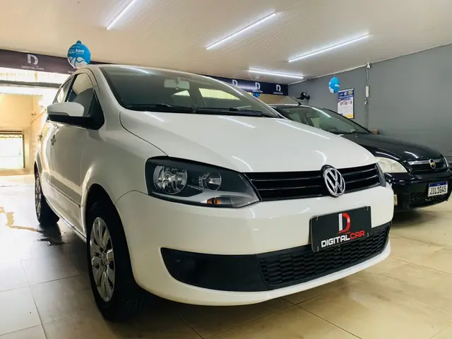 Carro Volkswagen Fox 2014 1.0 TEC (Flex) 4p