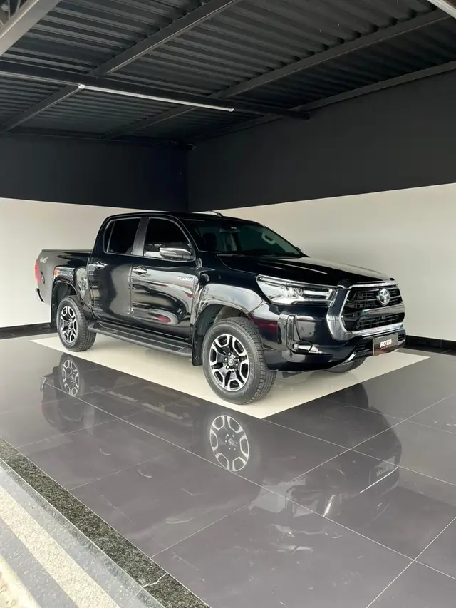 Carro Toyota Hilux Cabine Dupla 2023 SRX 4x4 2.8 Diesel