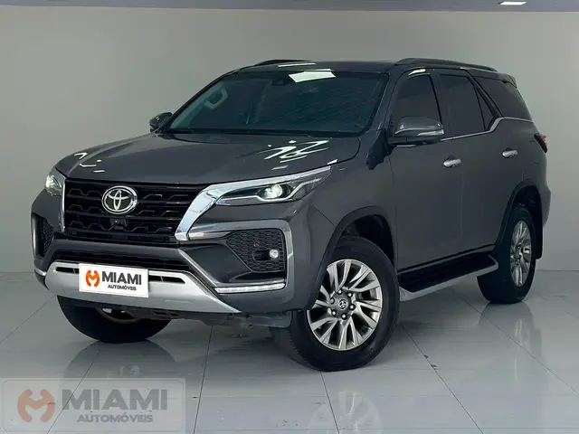 Carro Toyota SW4 2022 SRX 2.8 turbodiesel 7L 4x4 (Aut)