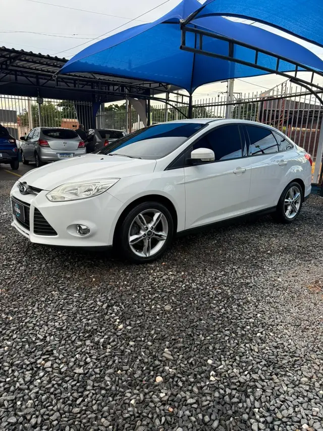 Carro Ford Focus Hatch 2015 SE 2.0 16V PowerShift
